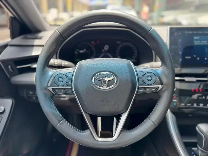 2022 Toyota Avalon Hybrid 2.5L XLE Premium Edition — миниатюра 19
