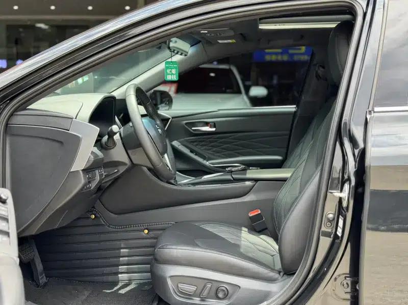 2022 Toyota Avalon Hybrid 2.5L XLE Premium Edition — миниатюра 21