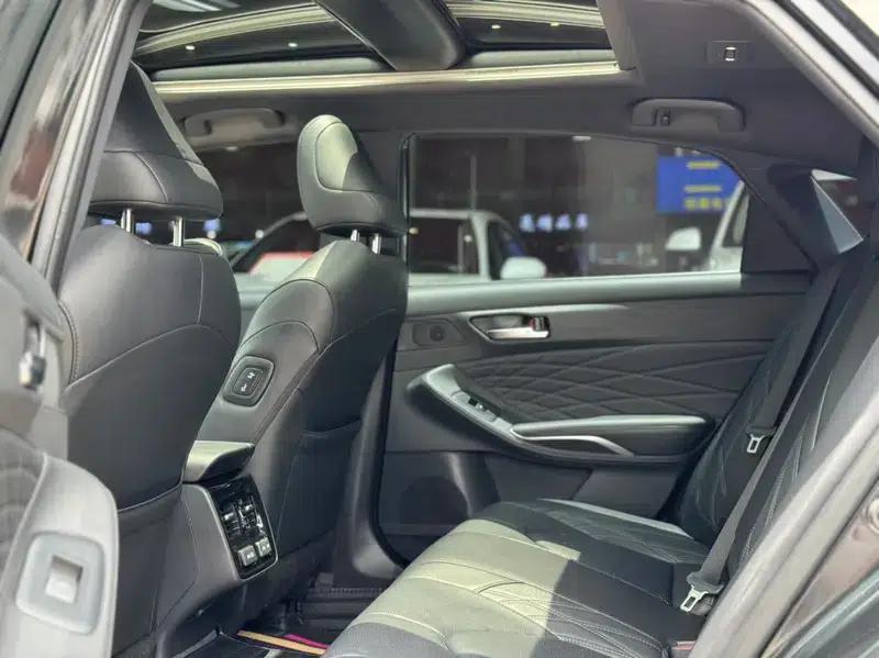 2022 Toyota Avalon Hybrid 2.5L XLE Premium Edition — миниатюра 22