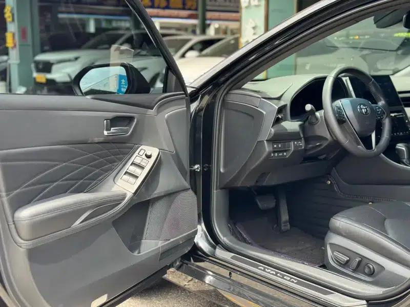 2022 Toyota Avalon Hybrid 2.5L XLE Premium Edition — миниатюра 23