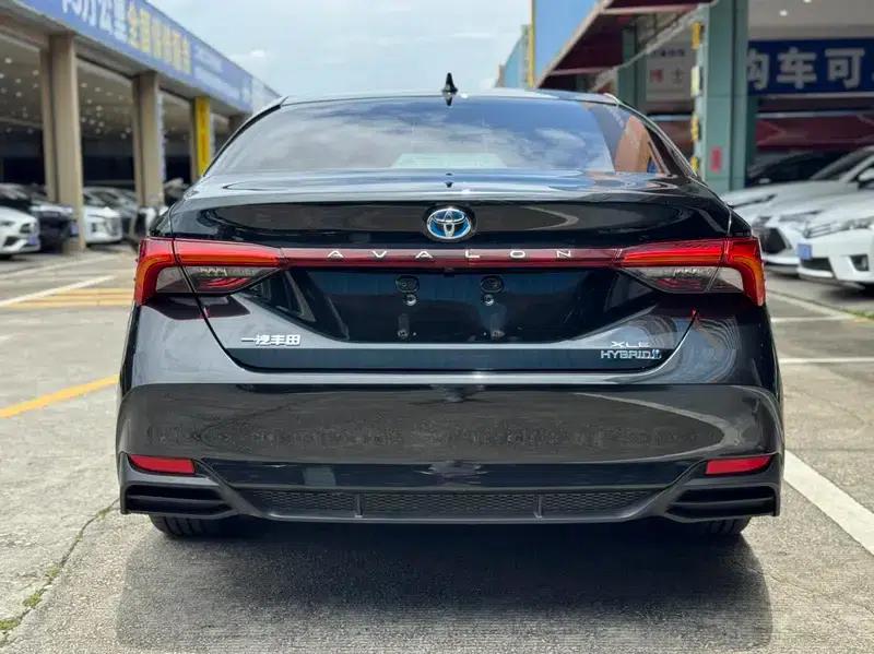 2022 Toyota Avalon Hybrid 2.5L XLE Premium Edition — миниатюра 6