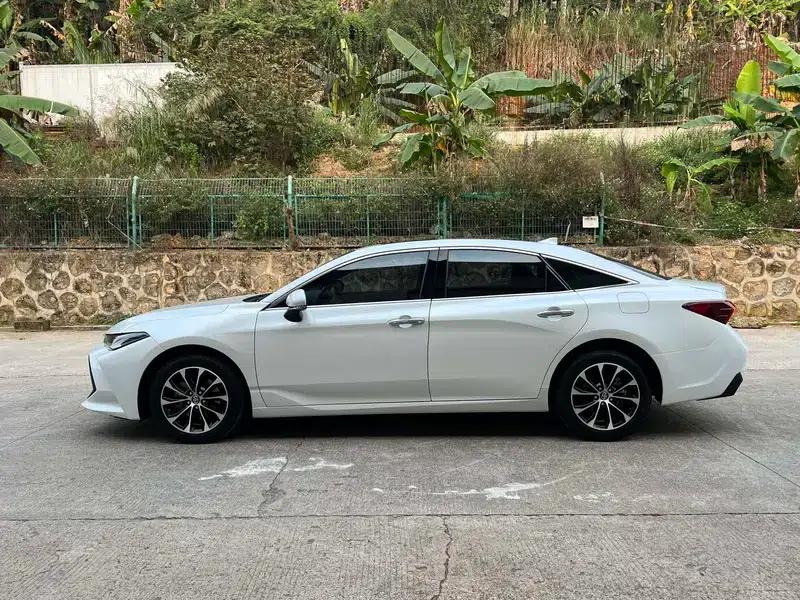 2022 Toyota Avalon 2.0L Luxury Edition — миниатюра 3