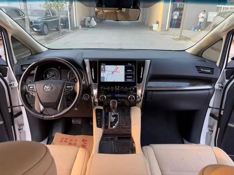 2020 Alphard Hybrid 2.5L HV Premium Edition — миниатюра 11