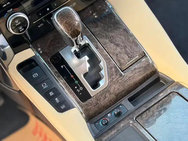 2020 Alphard Hybrid 2.5L HV Premium Edition — миниатюра 12