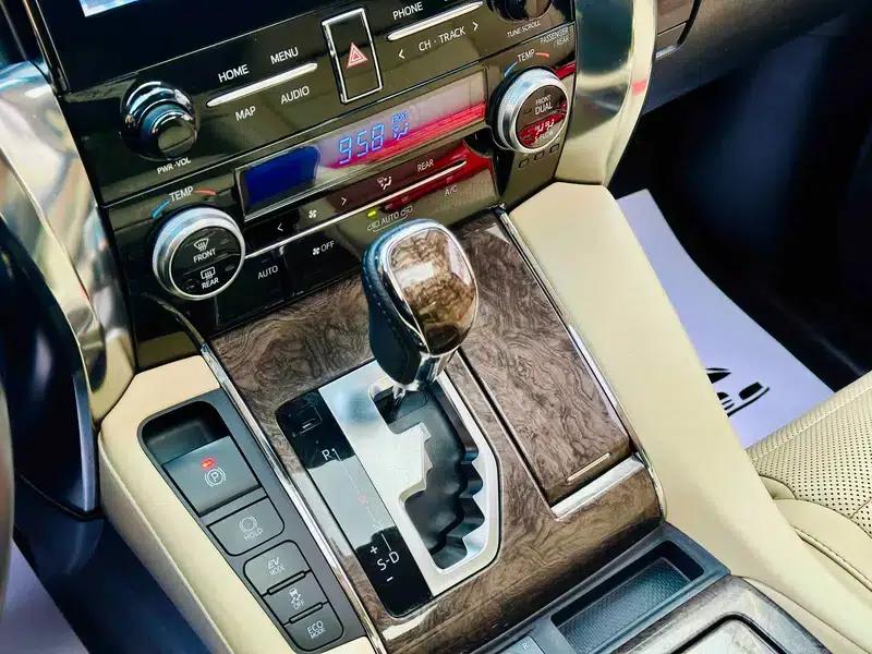 2020 Alphard Hybrid 2.5L HV Black Gold Limited Edition — миниатюра 13