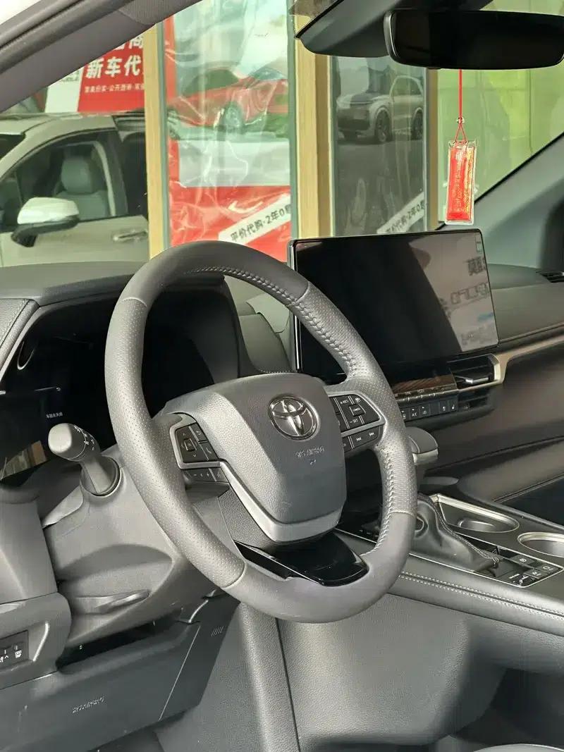 2026 Sena Hybrid 2.5L AWD Premium Edition — миниатюра 3
