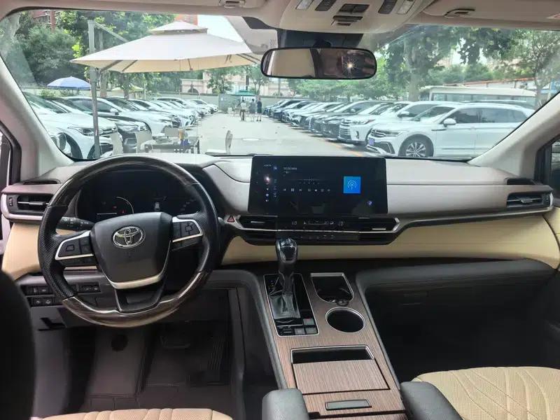 2024 Sena Hybrid 2.5L Luxury Edition — миниатюра 12