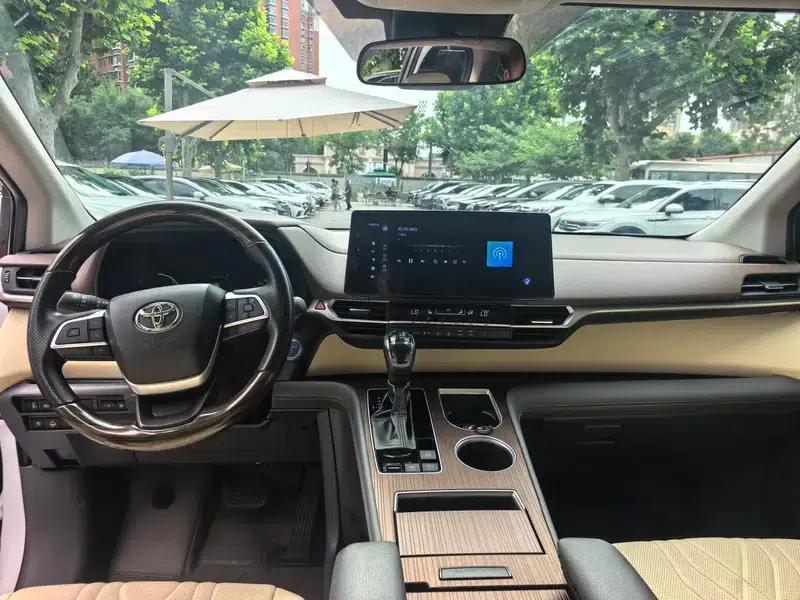 2024 Sena Hybrid 2.5L Luxury Edition — миниатюра 16