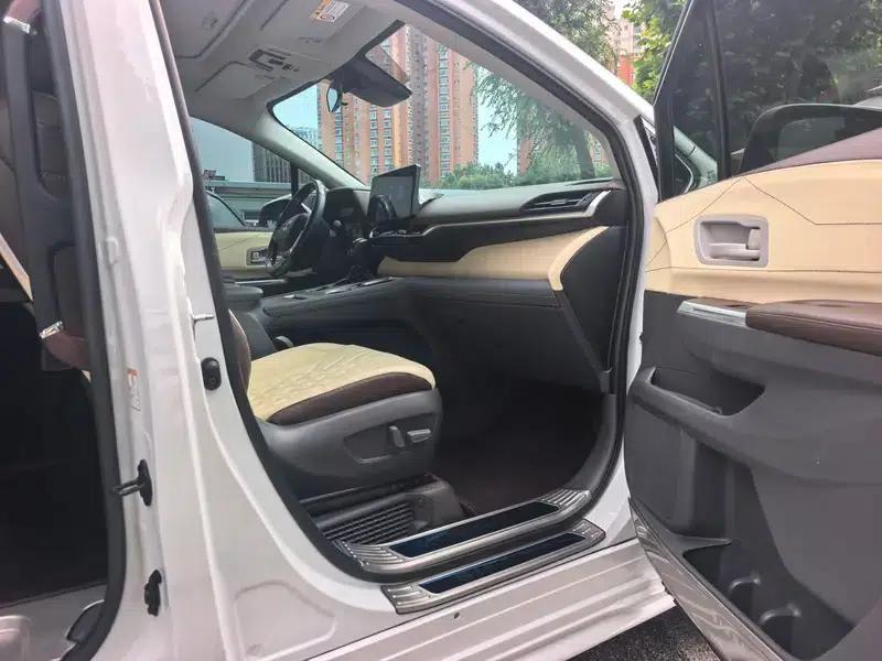 2024 Sena Hybrid 2.5L Luxury Edition — миниатюра 19