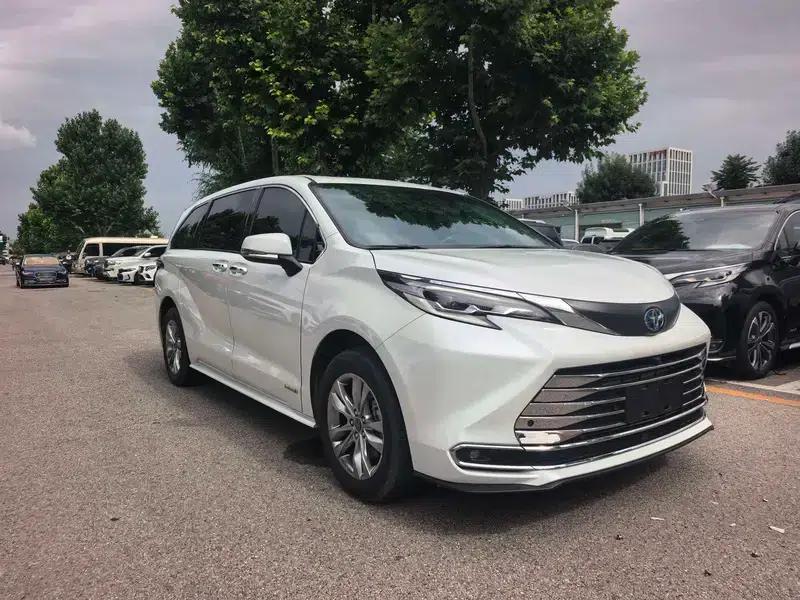 2024 Sena Hybrid 2.5L Luxury Edition — миниатюра 3