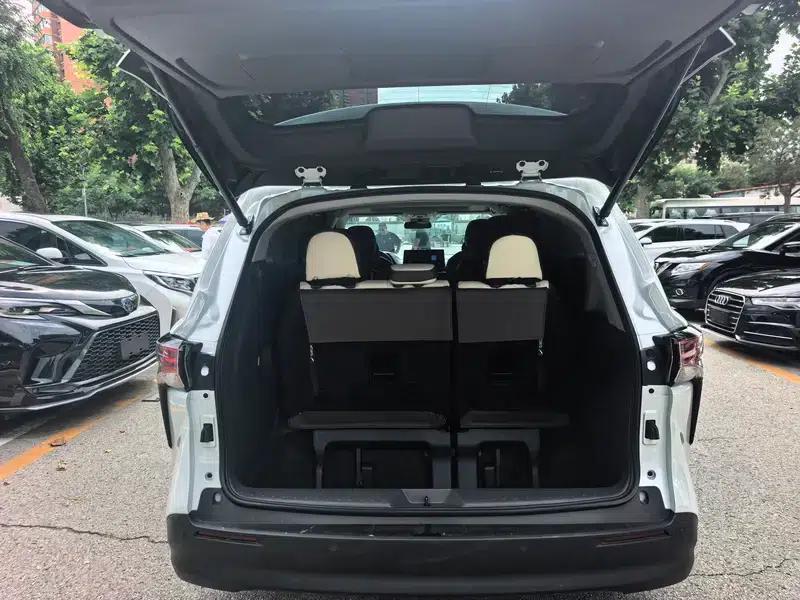 2024 Sena Hybrid 2.5L Luxury Edition — миниатюра 21