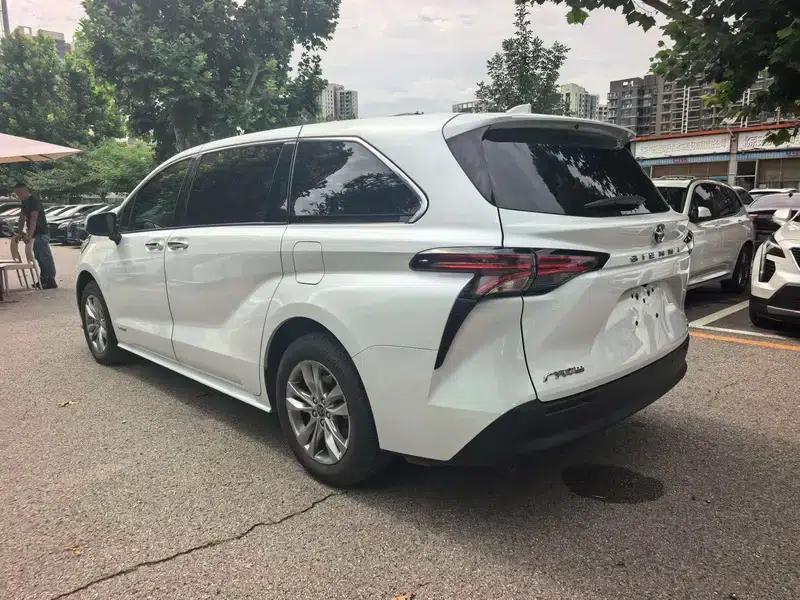 2024 Sena Hybrid 2.5L Luxury Edition — миниатюра 4