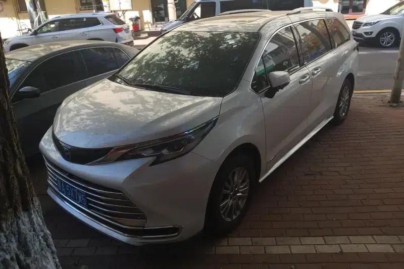 Sena 2023 Hybrid 2.5L Comfort Edition — миниатюра 1