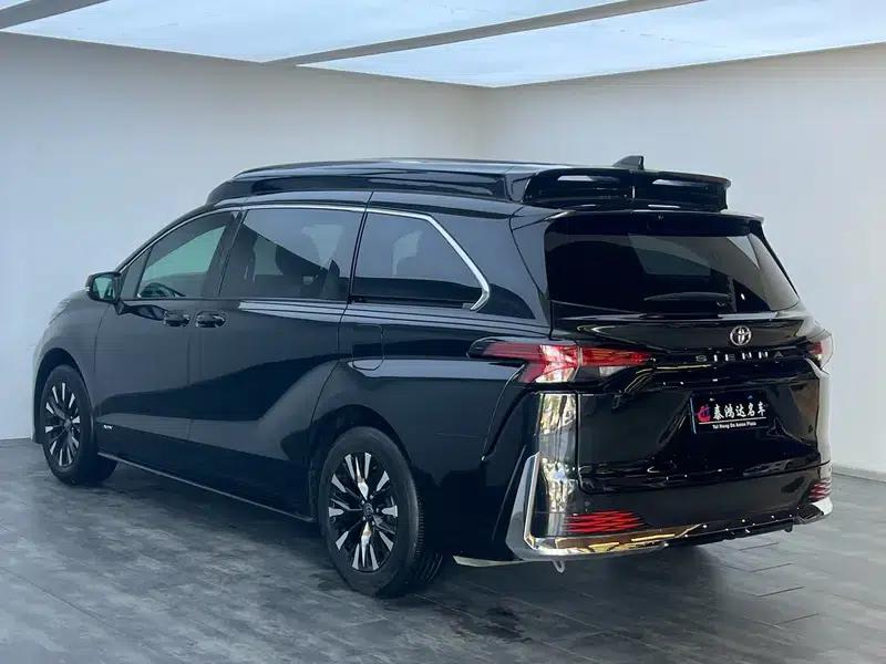 2025 Civic 2.5T Automatic Rear-Wheel Drive 7-Seater Factory Custom Edition — миниатюра 4