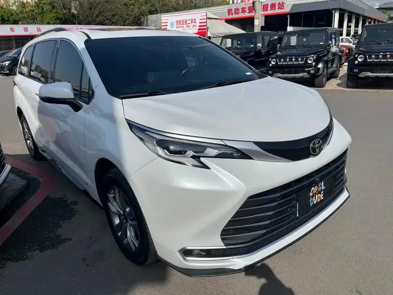 2024 Sena Hybrid 2.5L AWD Premium Edition — миниатюра 3