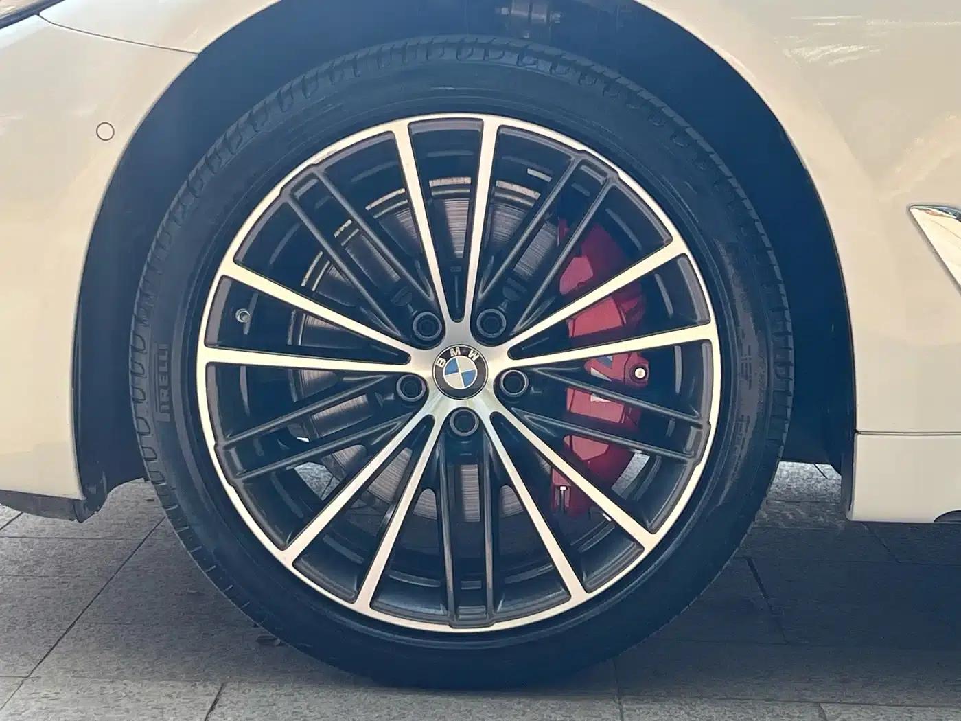 2022 BMW 5 Series 530Li Leading Edition M Sport Package — миниатюра 3