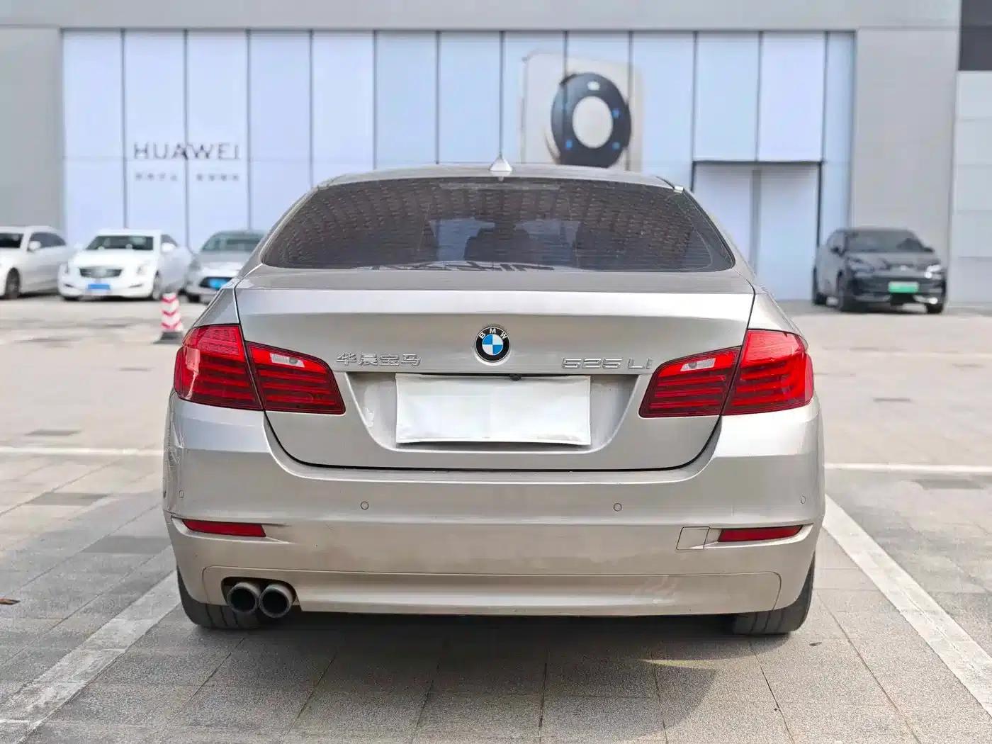 2014 BMW 5 Series 525Li Leading Edition — миниатюра 3