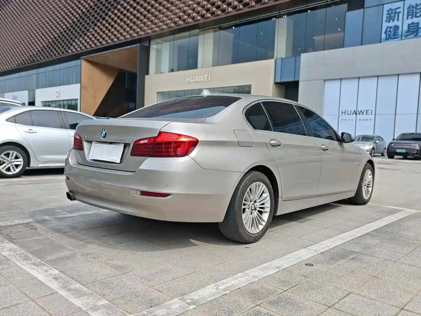 2014 BMW 5 Series 525Li Leading Edition — миниатюра 4
