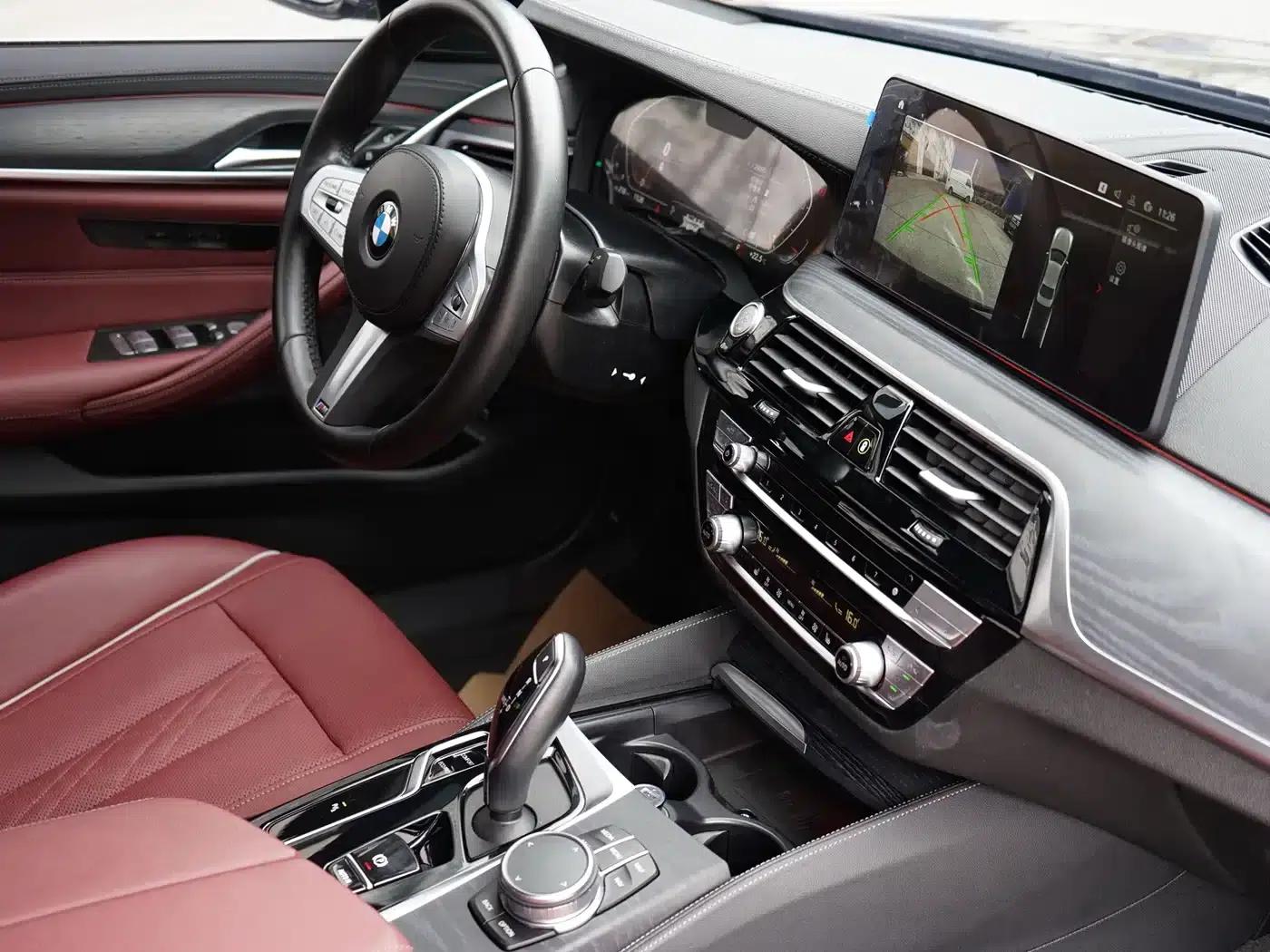 2022 BMW 5 Series 530Li Leading Edition M Sport Package — миниатюра 11