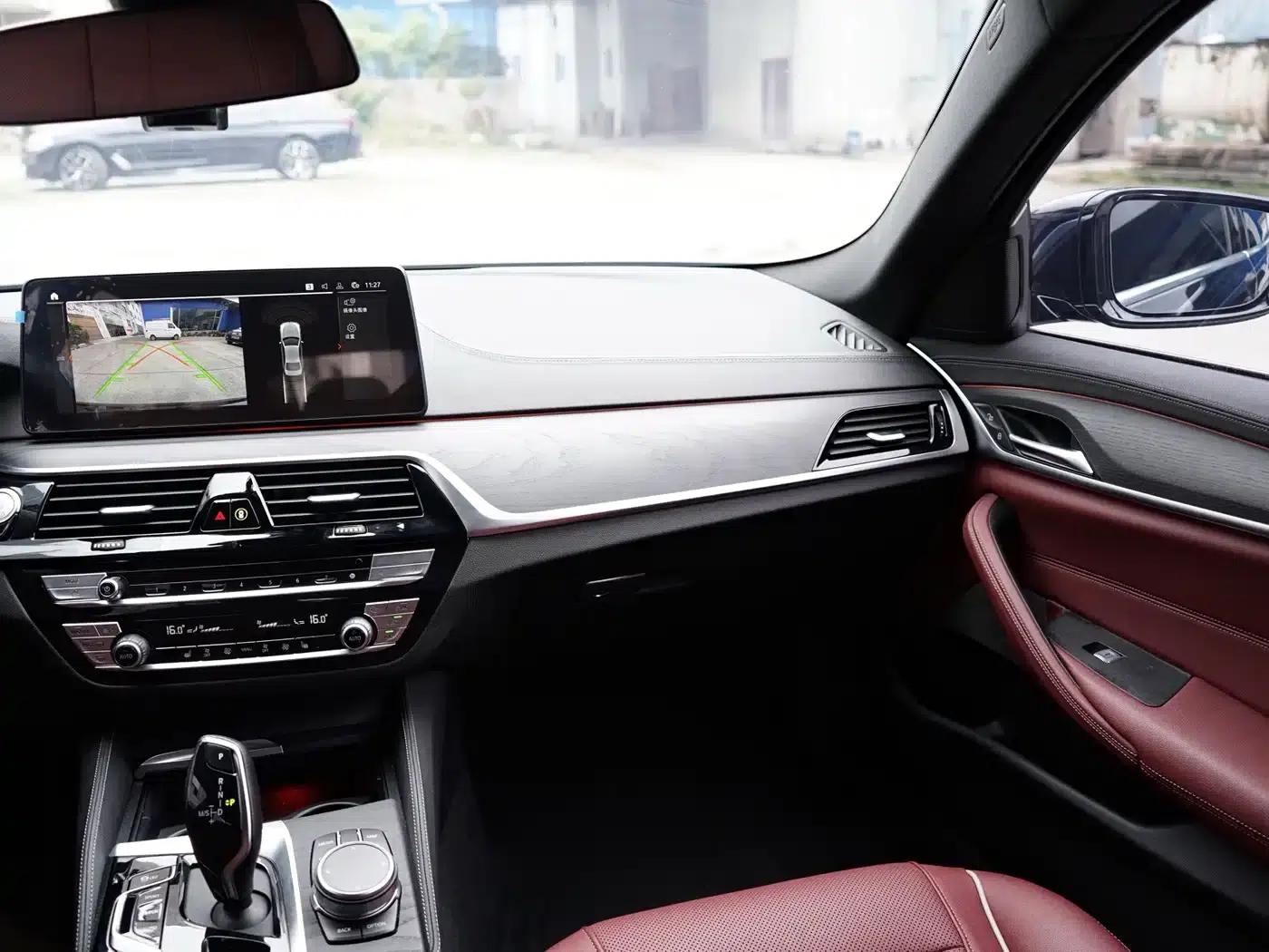 2022 BMW 5 Series 530Li Leading Edition M Sport Package — миниатюра 14