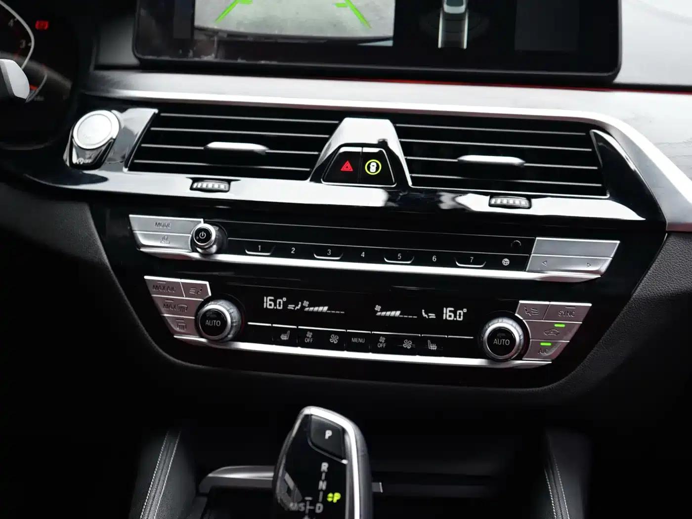 2022 BMW 5 Series 530Li Leading Edition M Sport Package — миниатюра 15