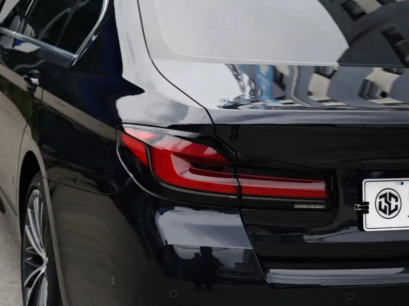 2022 BMW 5 Series 530Li Leading Edition M Sport Package — миниатюра 21
