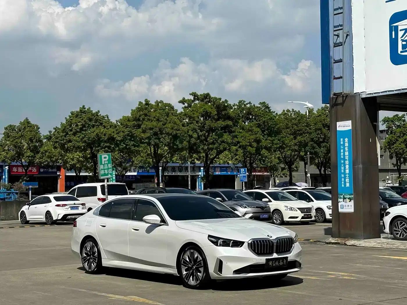 BMW 5 Series 2024 530Li Luxury Package — миниатюра 4