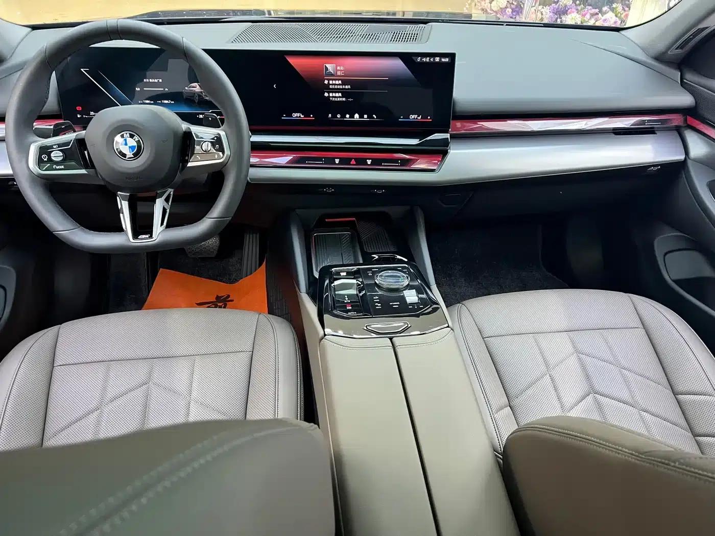2025 BMW 5 Series 525Li M Sport Package — миниатюра 15