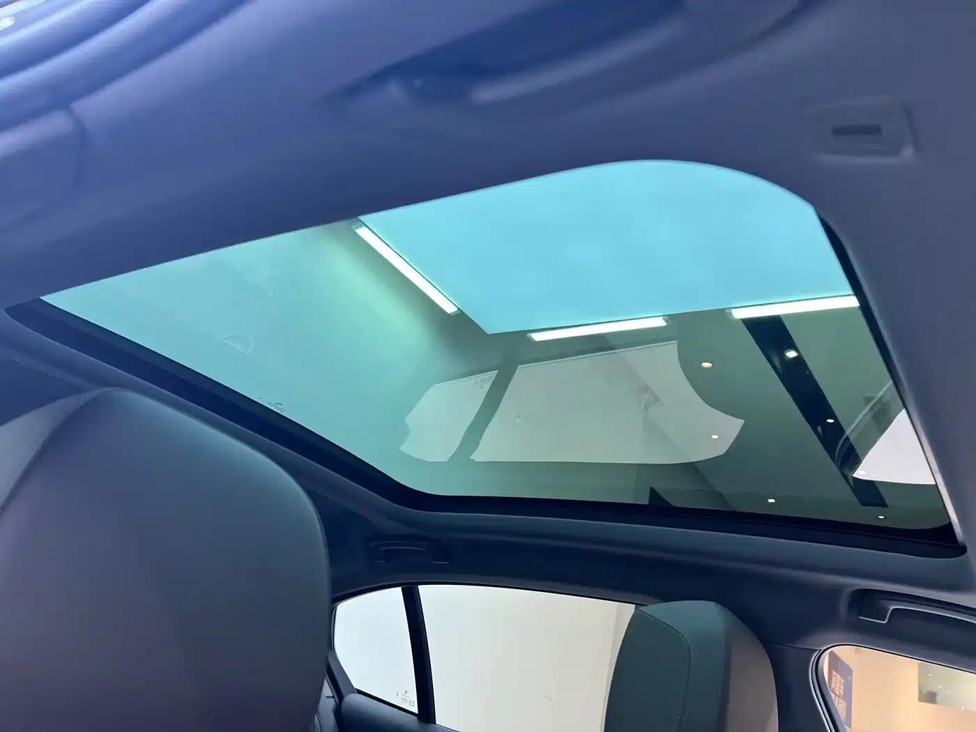 2025 BMW 5 Series 525Li M Sport Package — миниатюра 19