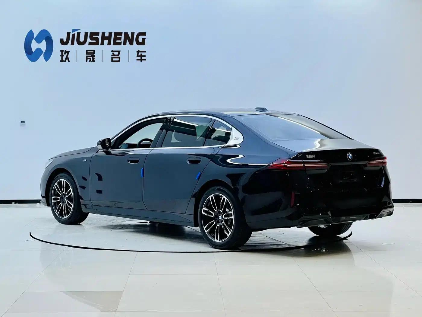 2025 BMW 5 Series 525Li M Sport Package — миниатюра 4