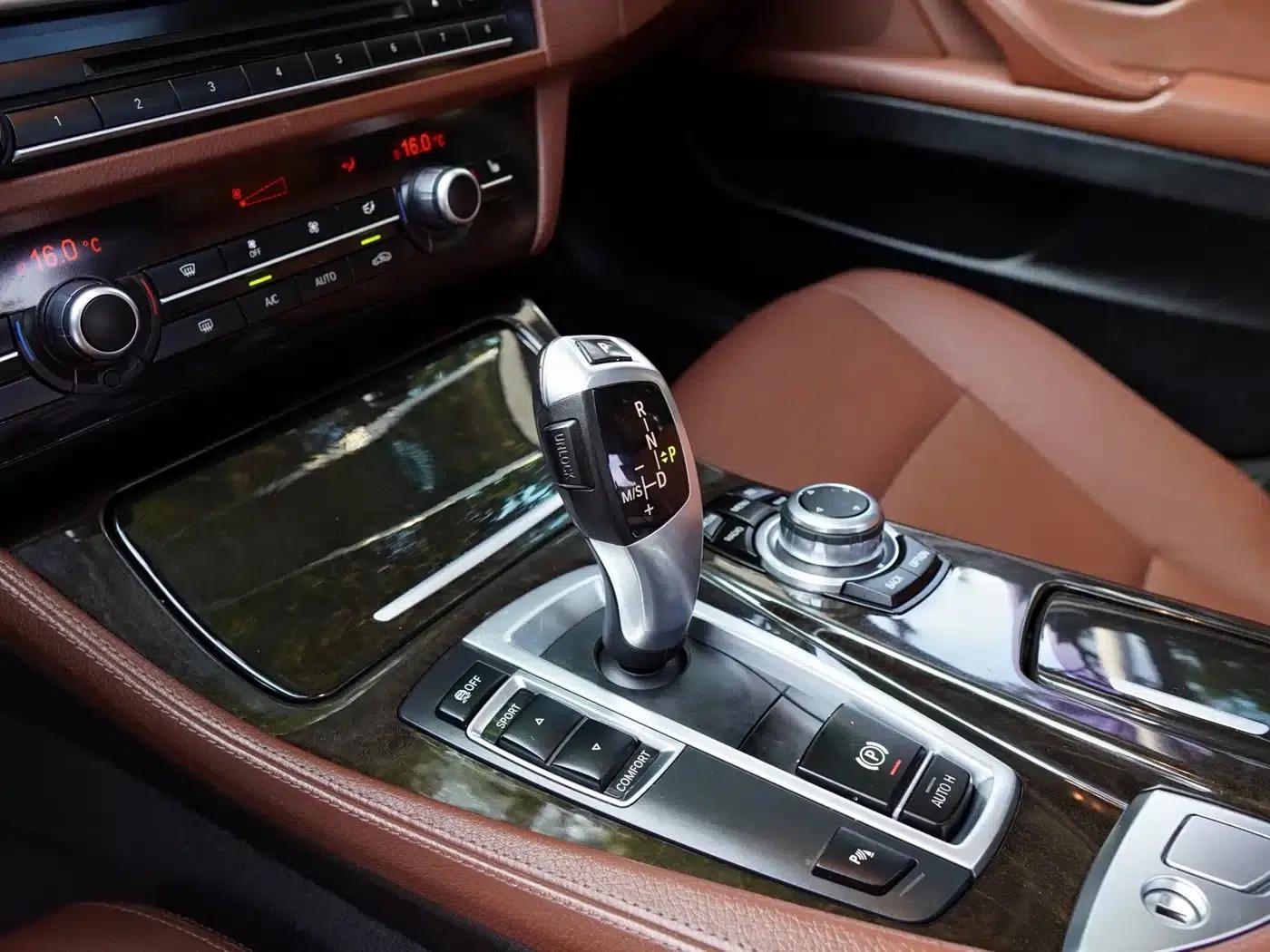 BMW 5 Series 2017 525Li Leading Edition — миниатюра 26