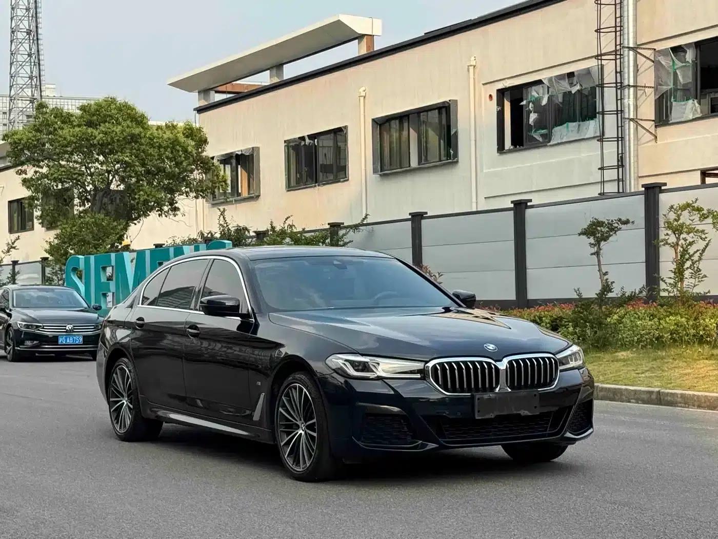 2023 BMW 5 Series 530Li Leading Edition M Sport Package — миниатюра 3