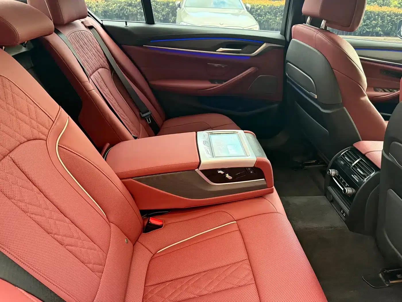 2022 BMW 5 Series 530Li Luxury M Sport Package — миниатюра 11