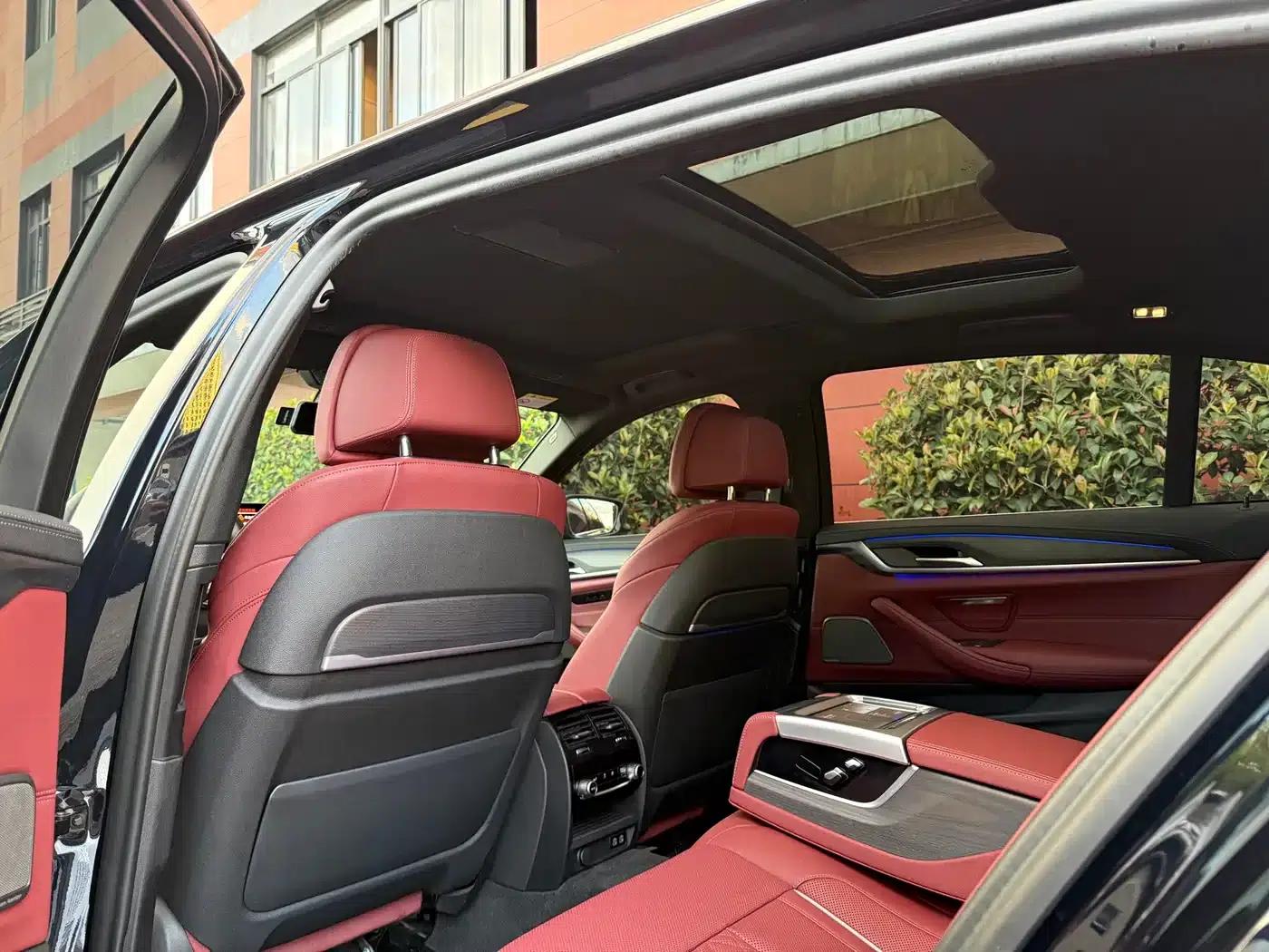 2022 BMW 5 Series 530Li Luxury M Sport Package — миниатюра 12