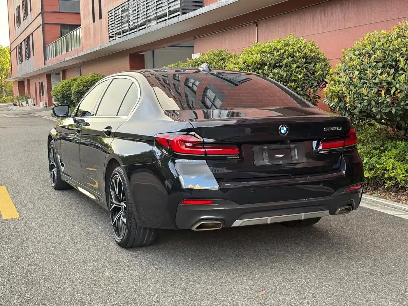 2022 BMW 5 Series 530Li Luxury M Sport Package — миниатюра 14