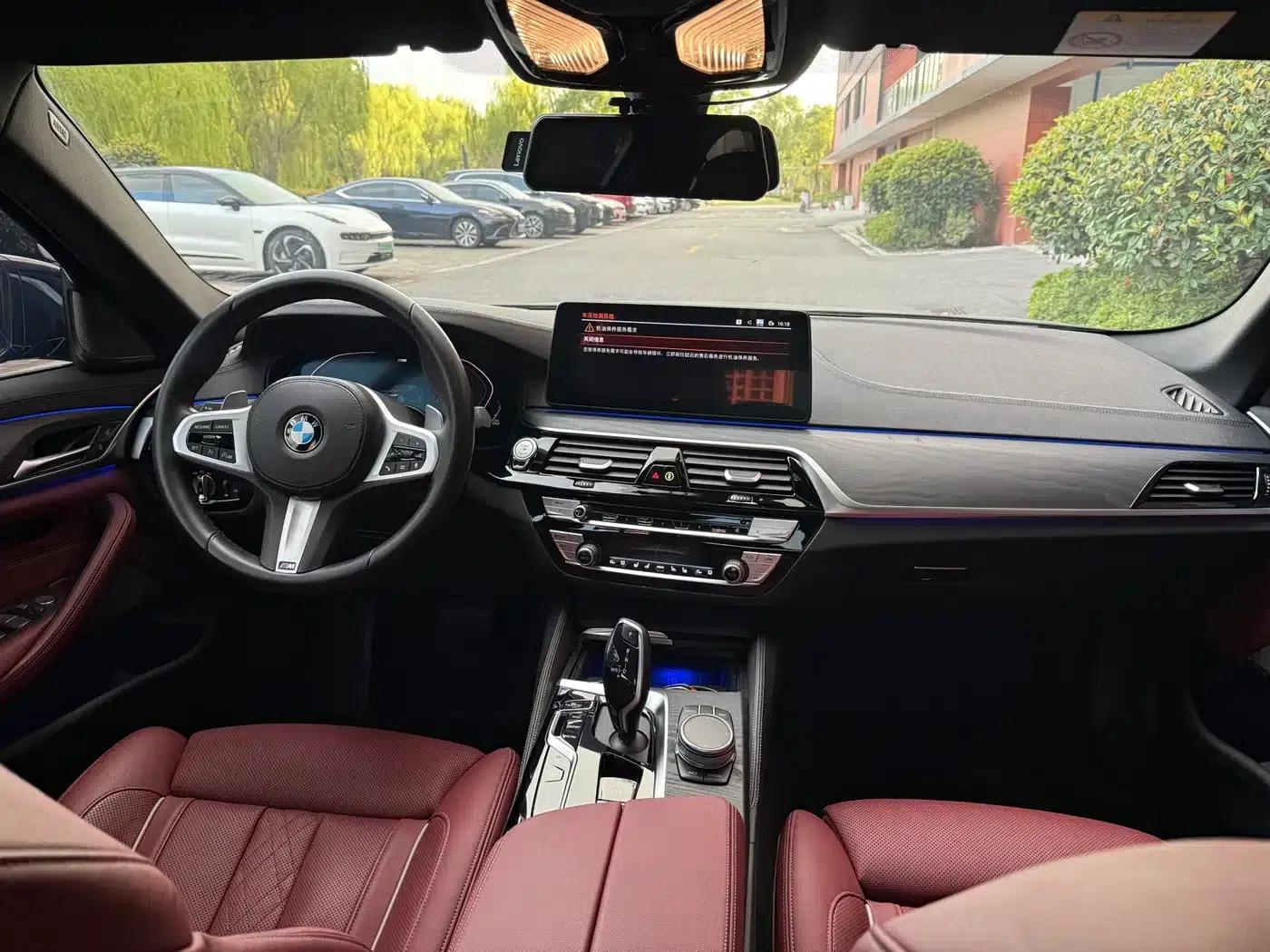 2022 BMW 5 Series 530Li Luxury M Sport Package — миниатюра 7
