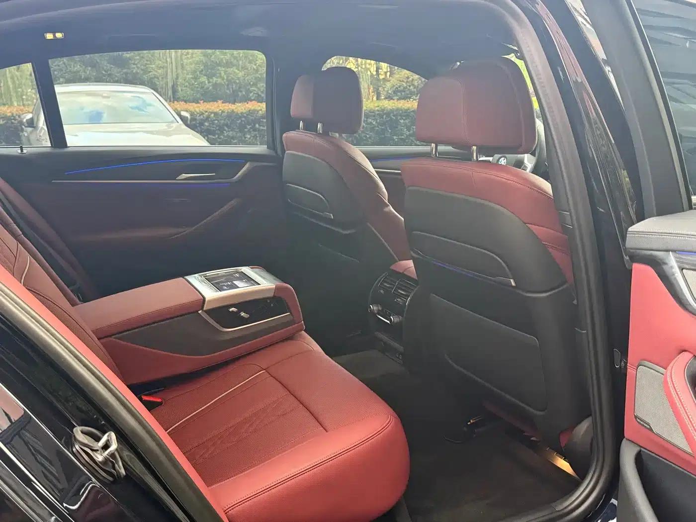 2022 BMW 5 Series 530Li Luxury M Sport Package — миниатюра 10