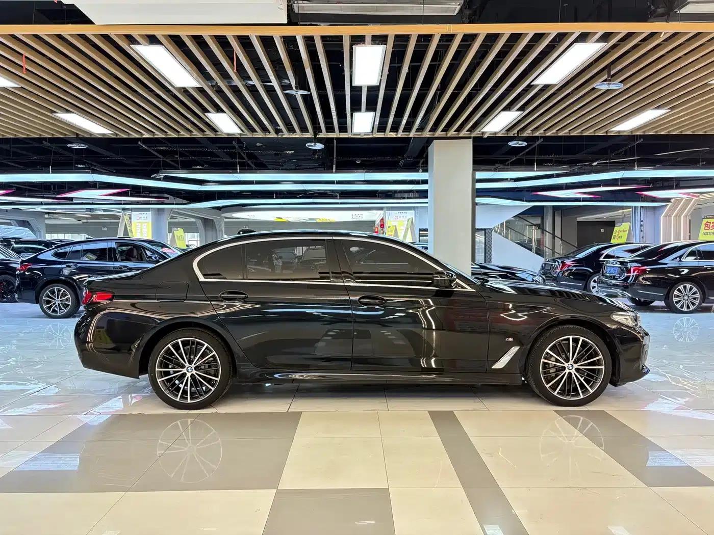 2021 BMW 5 Series Facelift 530Li Leading Edition M Sport Package — миниатюра 6