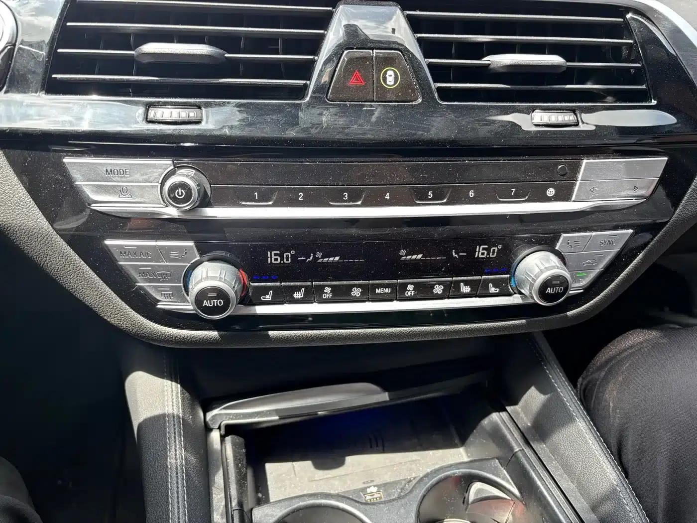 2023 BMW 5 Series 530Li Leading Edition M Sport Package — миниатюра 6
