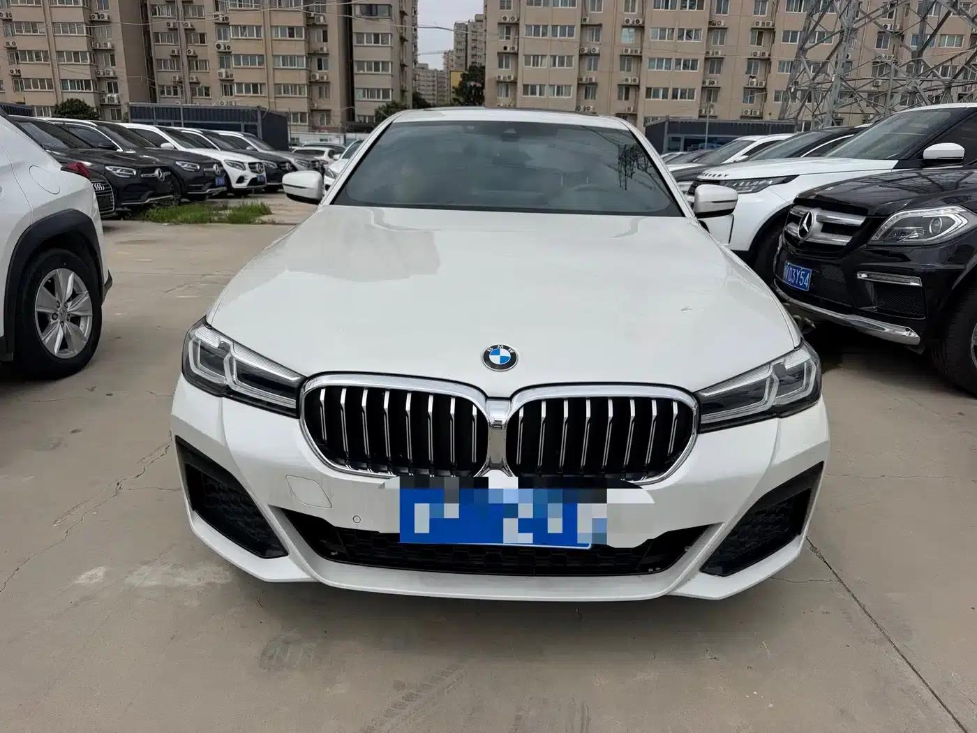 2022 BMW 5 Series 525Li M Sport Package — миниатюра 1