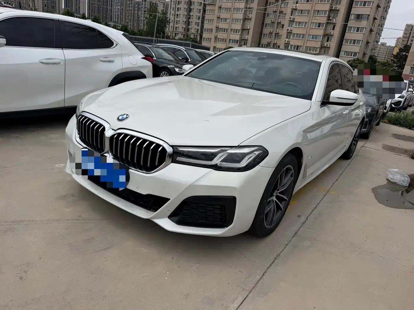 2022 BMW 5 Series 525Li M Sport Package — миниатюра 2