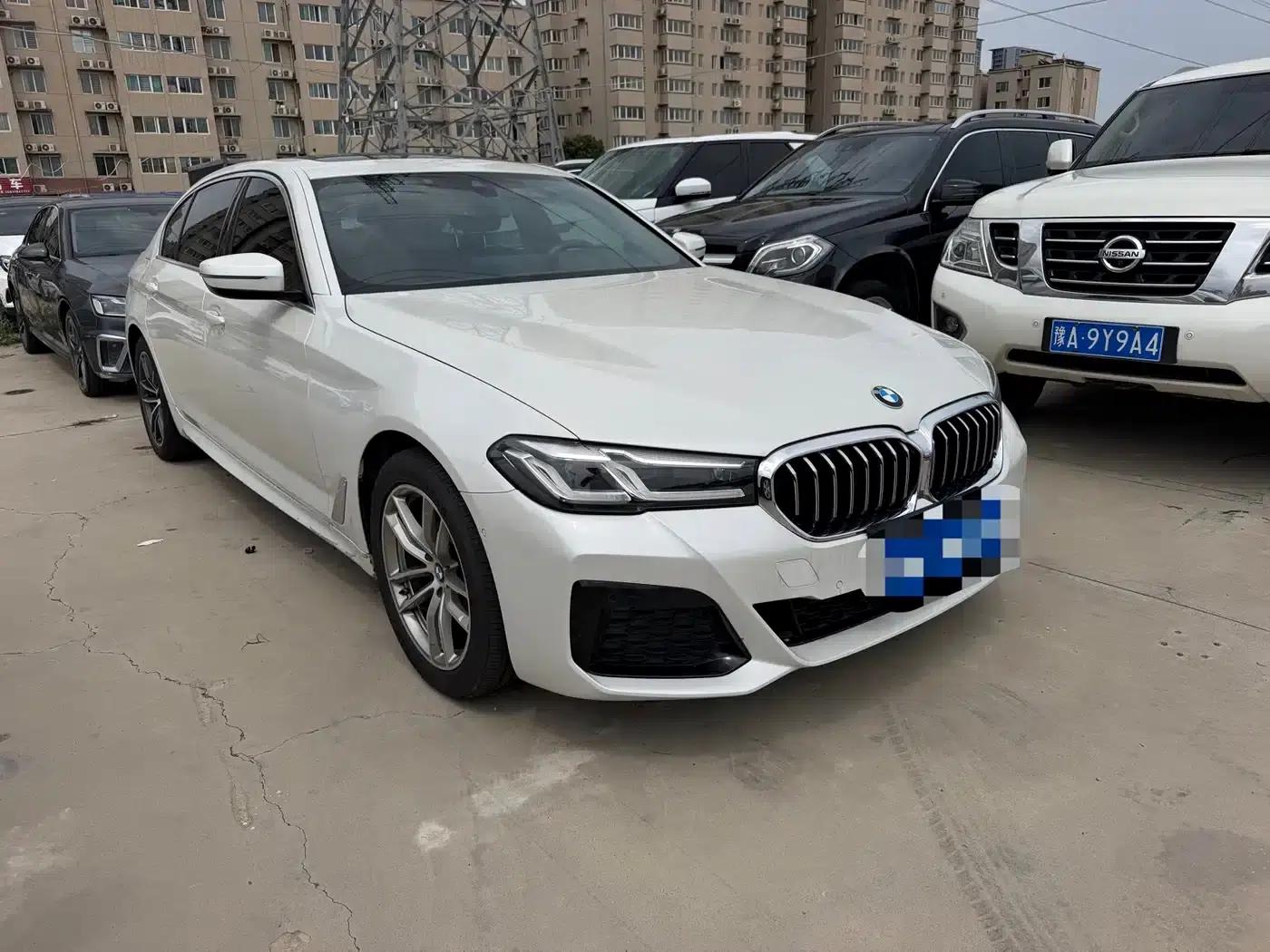 2022 BMW 5 Series 525Li M Sport Package — миниатюра 3