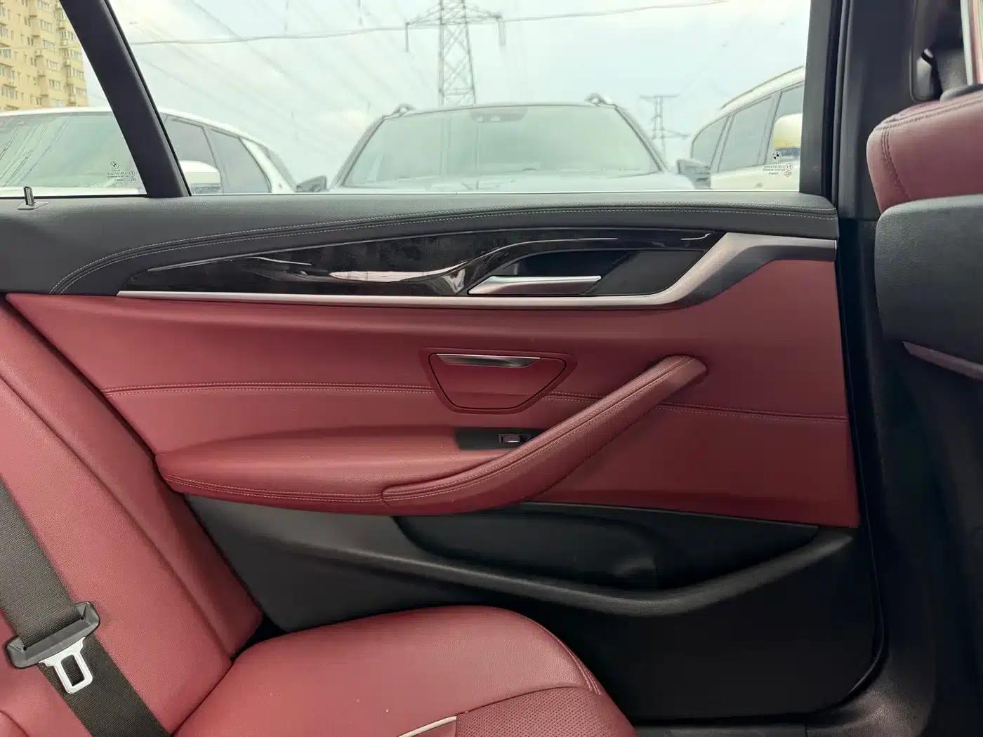 2022 BMW 5 Series 525Li M Sport Package — миниатюра 7