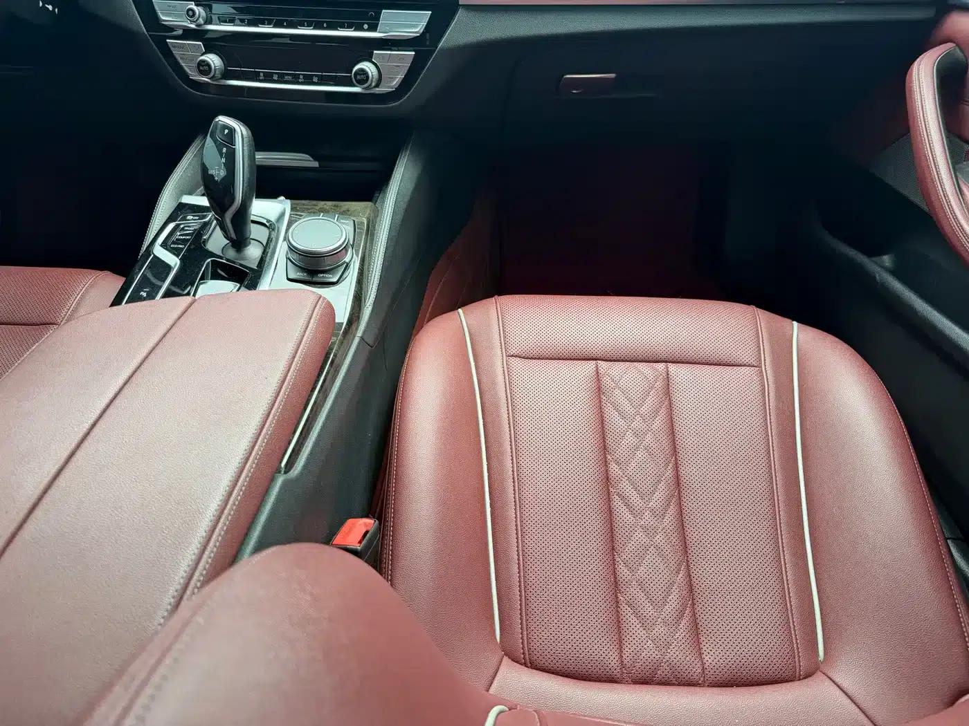 2022 BMW 5 Series 525Li M Sport Package — миниатюра 9