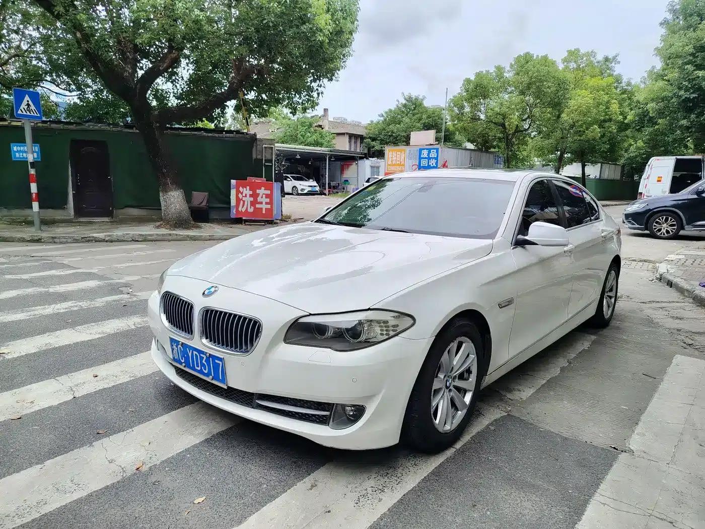 BMW 5 Series 2011 523Li Luxury — миниатюра 1