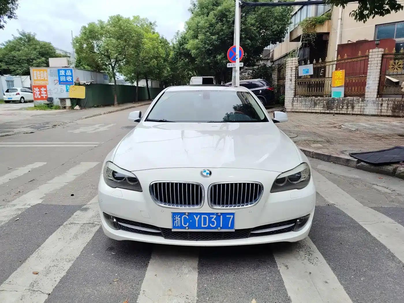BMW 5 Series 2011 523Li Luxury — миниатюра 2