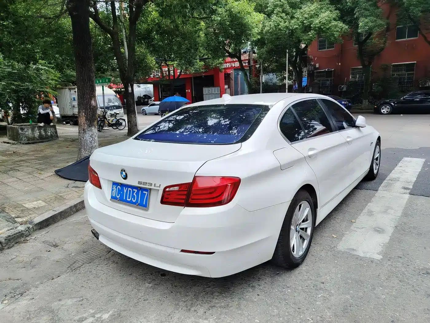 BMW 5 Series 2011 523Li Luxury — миниатюра 12