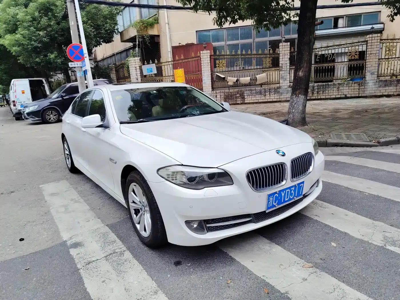 BMW 5 Series 2011 523Li Luxury — миниатюра 3
