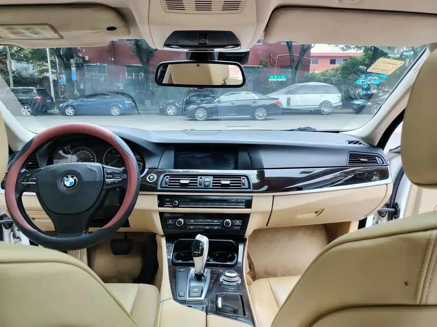 BMW 5 Series 2011 523Li Luxury — миниатюра 4