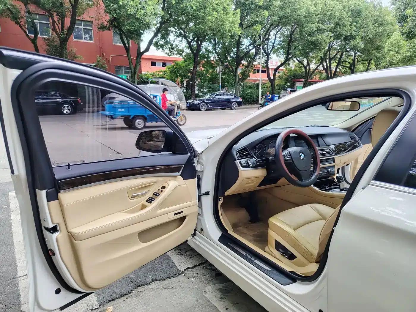 BMW 5 Series 2011 523Li Luxury — миниатюра 8